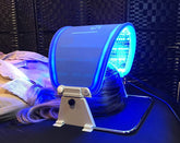 AAOCARE Hydraskincare red light on the face for gentle rejuvenation