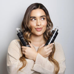 abril et nature Molecular Therapy hair texture close-up highlights smooth, hydrated strands.