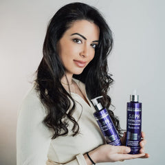 abril et nature Professional Mask 3.0 PH hair application demonstrates mid-length to ends nourishment.