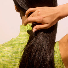 Acure Vivacious Volume conditioner dispense closeup for detangling