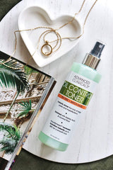 Advanced Clinicals Aloe Vera Toner hydration splash on the skin.