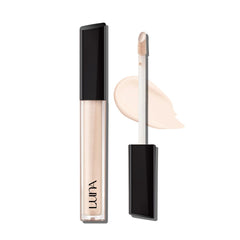 AEKYUNGLUNA LUNA concealer packaging with hygienic applicator for fresh daily use.