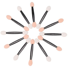 Akstore two-tone sponges help prevent color mixing during makeup.