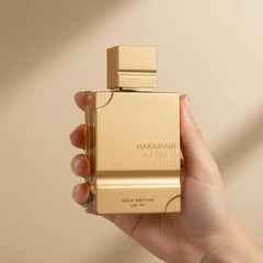 Top notes bergamot and green essence captured in a clear pour