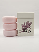 Alchimia Magnolia box front showcases elegant packaging for gifting and display.