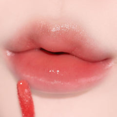 Alternativestereo Lip Potion Aqua Glow No.3 Sugar Rose wand delivers a smooth, non-sticky gloss finish.