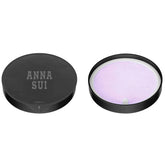 ANNA SUI Loose Face Powder refill 200 close-up shows smooth texture for refined pores.