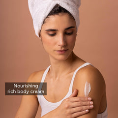 Apivita Royal Honey aromatherapy-scent promotes relaxation
