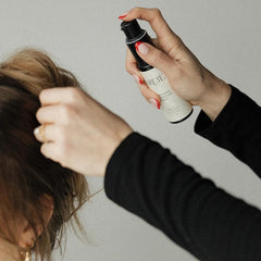 ARETÉ Micronized Dry Texture Pouf refreshing between washes with oil absorption.