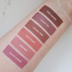 Aromi Tan Metallic Lipstick Sepia Bronze application on lips for long-lasting color.