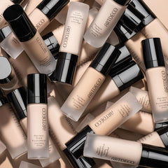 ARTDECO Perfect Teint Foundation bottle-closeup highlights oil-free formula with moisture for refreshed skin