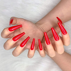 Artquee 24-piece press-on nail set with 12 sizes for a precise fit.