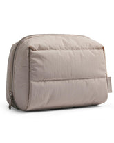 BAGSMART Puffy makeup bag with wide opening for quick access to cosmetics.