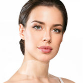 BLUMBODY neck wrinkle patches applied on neck for smoother appearance.