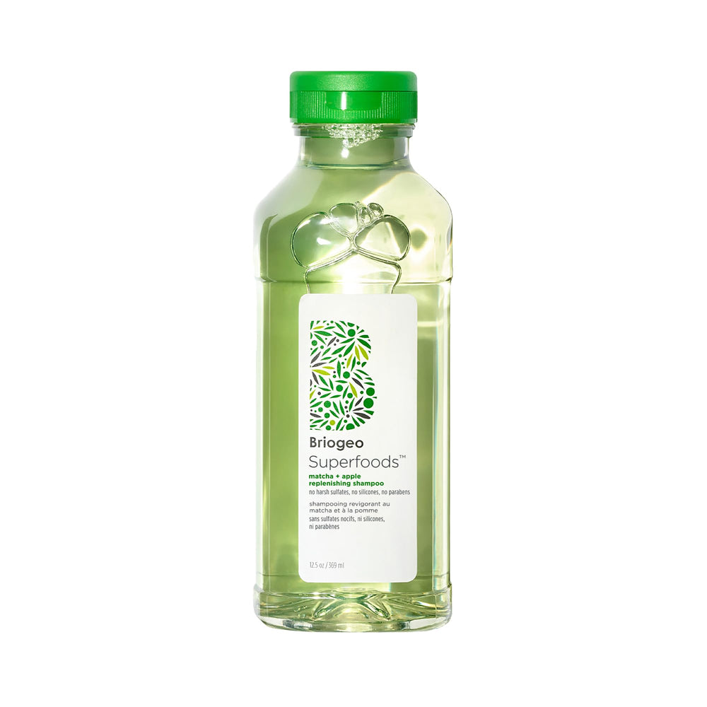 Briogeo Shampoing Matcha Pomme dans une bouteille, nettoie et revitalise les longueurs.
