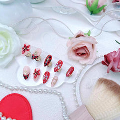 BSBTBZ pearl-floral art nails introduce delicate texture for elegant day-to-night wear.