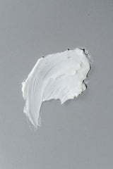 California Born Days of Dirt texture and shine close-up highlighting lightweight hold and natural glow.