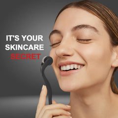 CLETINA 540 Titanium Derma Roller portable case shows travel-ready design