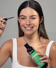 Cliganic Castor Oil eyelash kit shown for easy application.