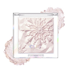 CLIO Prism Highlighter delivers a radiant shimmer for a lasting glow.