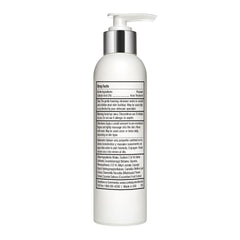 CONTROL CORRECTIVE Salicylic Wash creamy lather close-up highlights gentle cleansing.
