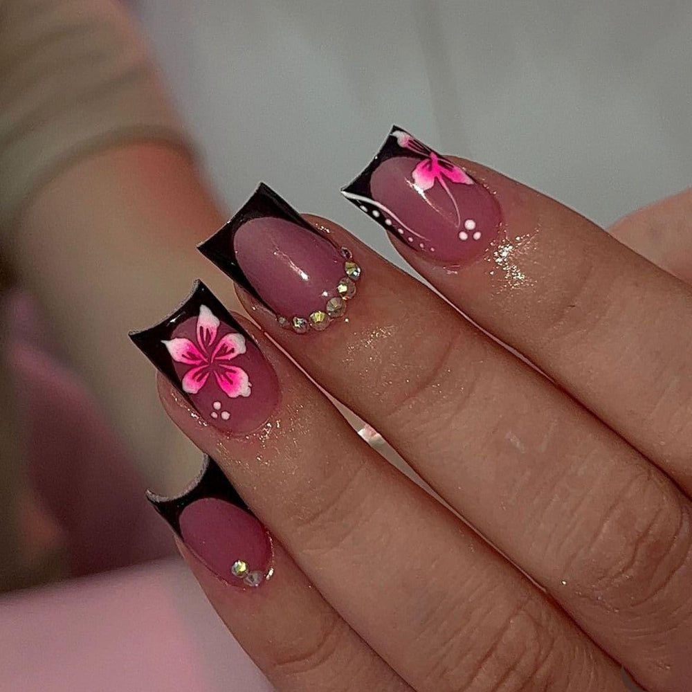CTTHNBD square press-on nails with black French tip for chic daily wear.