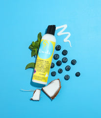 Curls detangling action close-up shows smooth untangled strands.