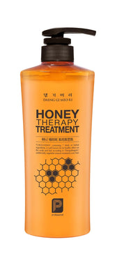 Daeng Gi Meo Ri Honey Therapy bottle close-up shows hydrating formula for hair
