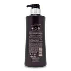 Daeng Gi Meo Ri Ki Gold Premium Shampoo close-up of red ginseng roots and bottle.