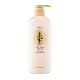 Daeng Gi Meo Ri Ki Gold Premium Treatment bottle close-up for soothing scalp care