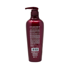 Daeng Gi Meo Ri shampoo application shows rich lather and scalp nourishment.