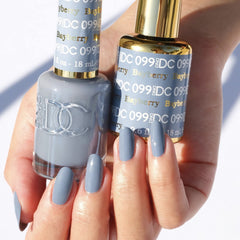Daisy DND Bayberry 099 color swatches reveal even pigmentation for cohesive looks.