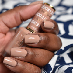 DAISY DND Freckle 312 lacquer swatch showing matching color and quick-dry look