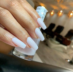 DAISY DND White Bunny lacquer bottle matches the gel for a cohesive look.
