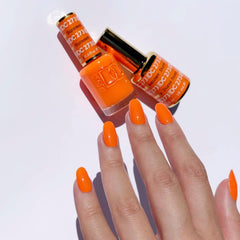 Daisy DND orange lacquer bottle close-up demonstrates glossy finish and quick-dry convenience.