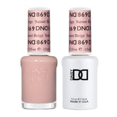 Daisy DND Sunset Beige gel polish bottle with sheer peachy beige glow for natural nails.