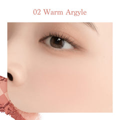 Dasique Blending Mood Cheek 04 Beige Knit, texture poudre légère pour un fini lisse.