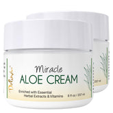 DELÚVIA Miracle Aloe Cream on the face for hydration and glow.