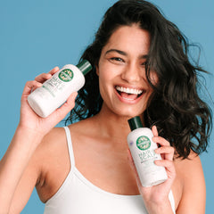 Dermaveen Oatmeal Shampoo scalp soothing action promotes balanced moisture and relief.