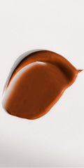 Olive oil and botanical extracts nourish while bronzing the skin.