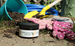 Castor oil close-up in Earthley Wellness Lymphatic Cream for nourishing care