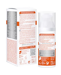 Close-up of Ecran Sunnique creamy texture for comfortable daily protection.