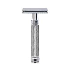Edwin Jagger DE89KN razor with knurled handle for improved grip and precise shaving.