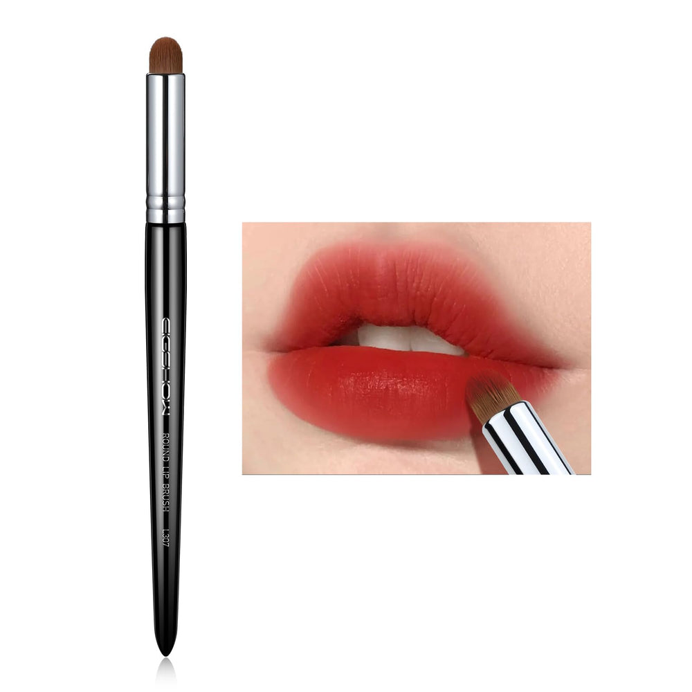 EIGSHOW lip brush with round head for even gloss application.