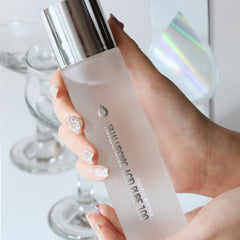 Elizavecca Hyaluronic Acid 100% Serum dispenser bottle for controlled application and minimal waste.