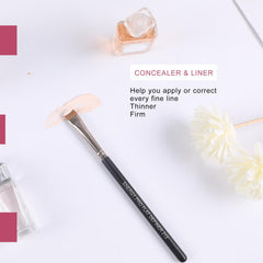 ENERGY Flat Definer Brush with concealer enables crisp under brow edges