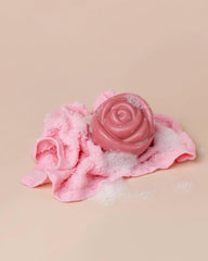 ÉPANOUIE Epanouie Skin rich lather demonstrates soft, soothing wash.