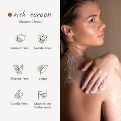 Era Tua Rich Cocoon with shea butter close-up highlights intense moisturization and lasting softness.