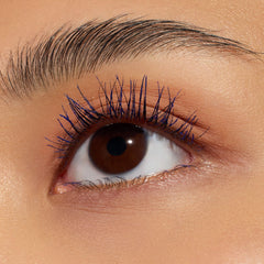 essence I Love Extreme Blue mascara cap close-up highlights color-fast packaging