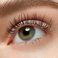 essence Lash Without Limits waterproof finish image emphasizing smudge-proof, long-wearing lashes.